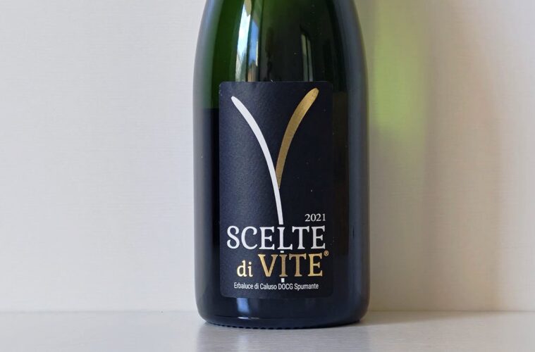 Wine bottle with a dark label reading 'SCELTE di VITE' and '2021' on a light background