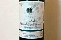 Wine bottle label showing the year 1993 and the text Tennaccia di San Gimignano with a circular crest above.