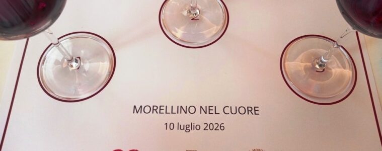 Wine-tasting placemat with four red wine glasses, title 'Morellino nel cuore' and date 10 luglio 2026.